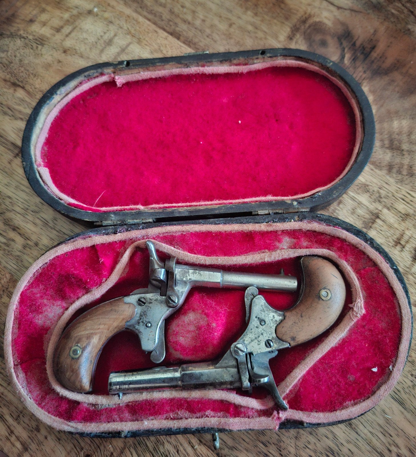 2 flobert pistooltjes in een kistje,antiek,pistool., Ophalen of Verzenden