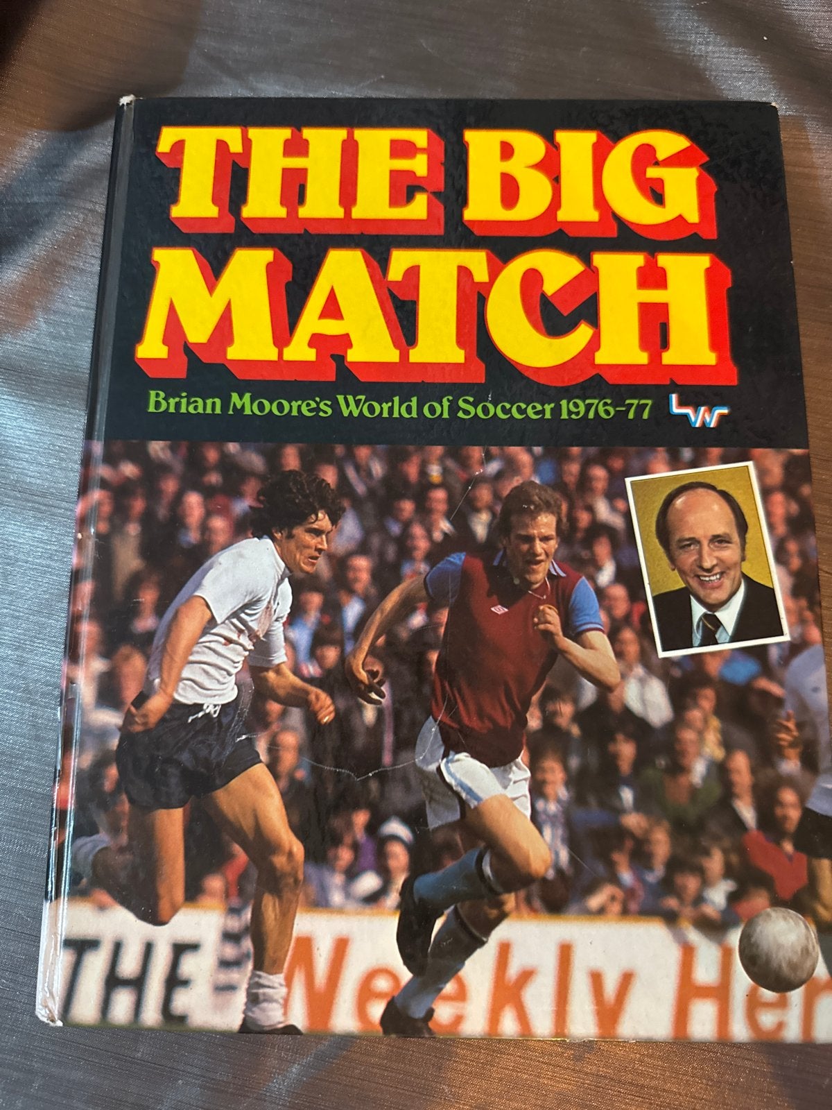 The Big Match Brian Moore's World of Soccer 1976-77, Ophalen of Verzenden, Gelezen, Balsport