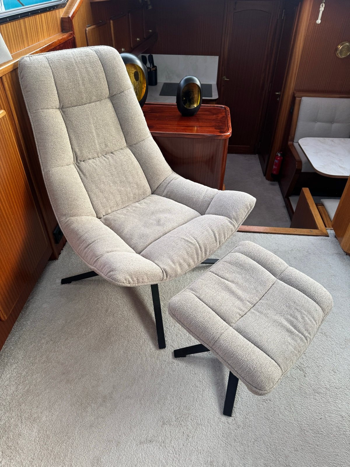 Comfortabele fauteuil met voetenbank - Zo goed als nieuw, Huis en Inrichting, Fauteuils, 75 tot 100 cm, Ophalen of Verzenden, Zo goed als nieuw