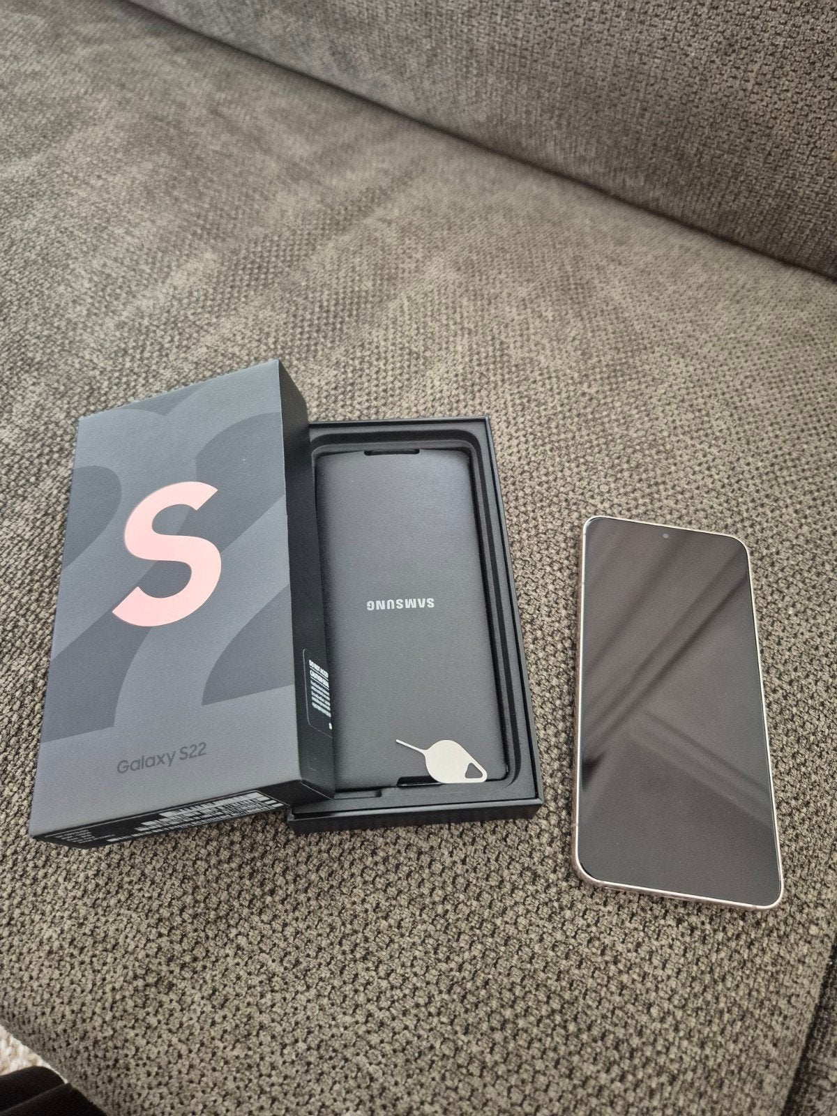 Foto 14 van Samsung Galaxy S22 128GB pink gold