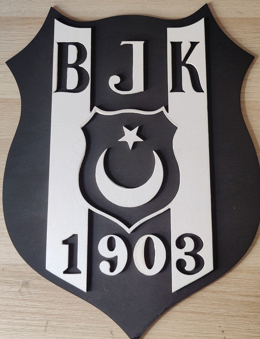 Besiktas Logo Hout 3D – 38 cm – Voetbalclub Wanddecoratie, Verzamelen, Verzenden, Nieuw, Buitenlandse clubs, Beeldje of Poppetje