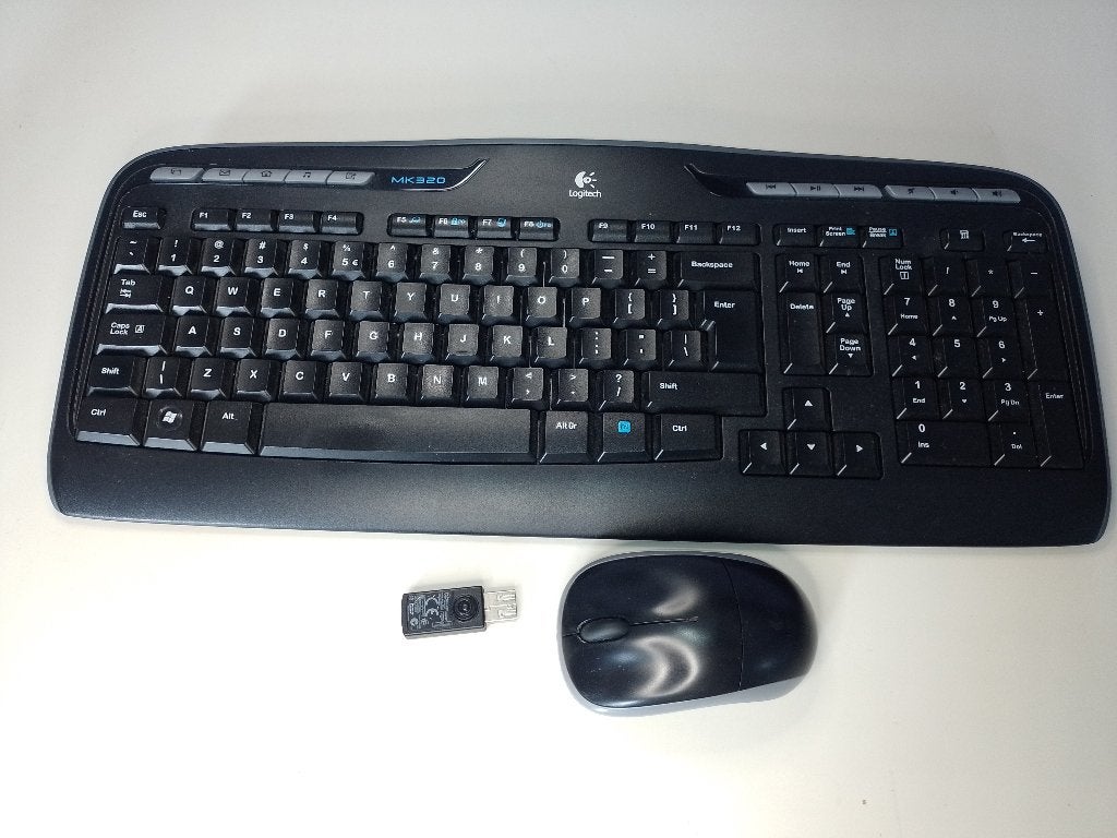 Logitech toetsenborden, Computers en Software, Toetsenborden, Ophalen, Toetsenbord en muis-set, Gebruikt, Logitech