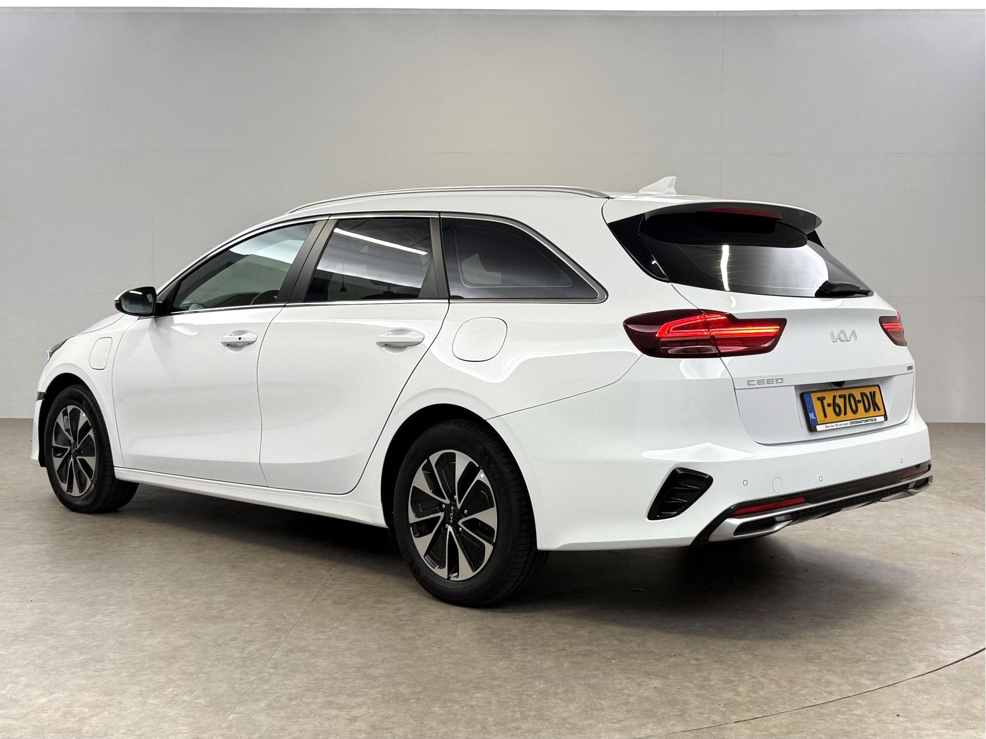 Kia Ceed 1.6 GDI PHEV DynamicLine | Camera | Cruise | Carpla, Auto's, Gebruikt, Euro 6, Wit, Origineel Nederlands