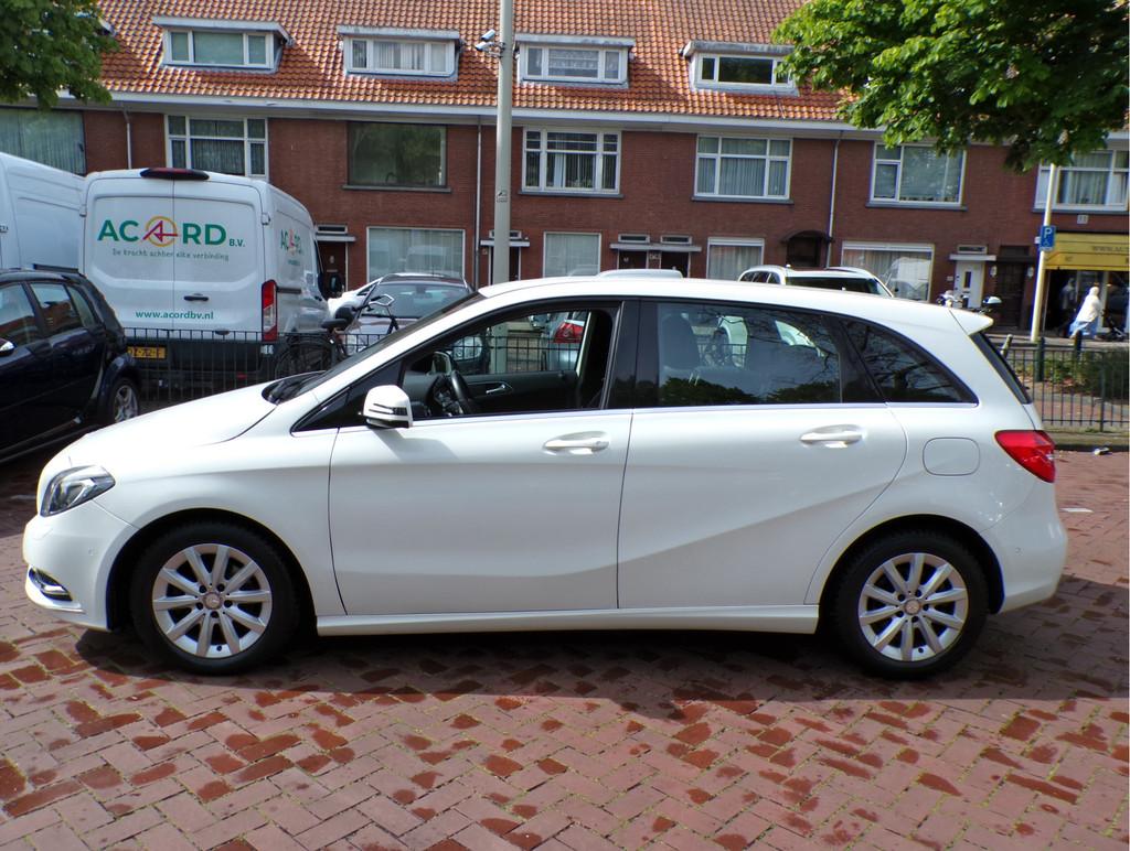 Mercedes-Benz B-Klasse 180 Ambition AUTOMAAT NL AUTO ORG KM, Auto's, 1325 kg, Gebruikt, Euro 6, 4 cilinders
