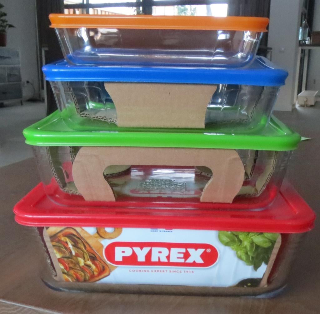  4 nieuwe  rechthoekige Pyrex stapelbare glazen ovenschalen, Huis en Inrichting, Ophalen, Nieuw, Overige merken