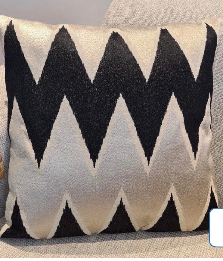 2x Zigzag Colmore Design Kussens 50x50, Huis en Inrichting, Overige merken, Gebruikt, Meerkleurig, Met print