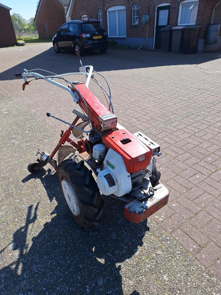 Tweewielige trekker met ploeg, Ophalen