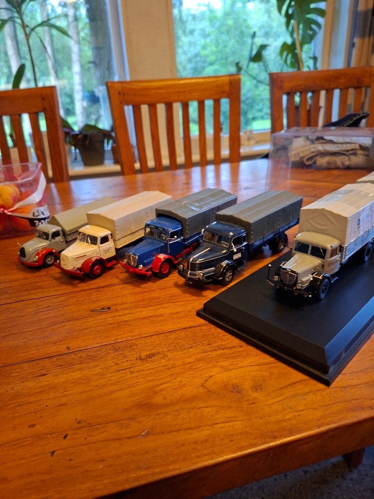 Minichamps/Schuco Vrachtauto's, Hobby en Vrije tijd, Modelauto's | 1:43, Ophalen of Verzenden, Zo goed als nieuw, Bus of Vrachtwagen
