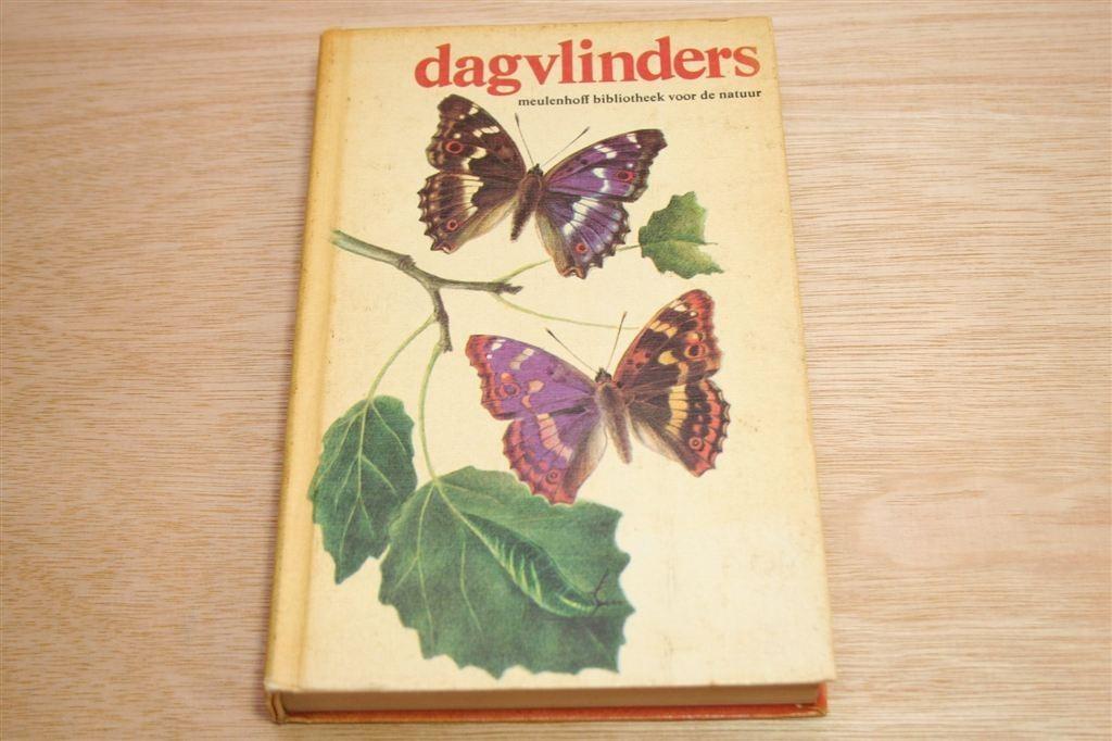 Vintage Boek Dagvlinders — Rijk Geïllustreerd [1973], Ophalen of Verzenden, Gelezen, Katten