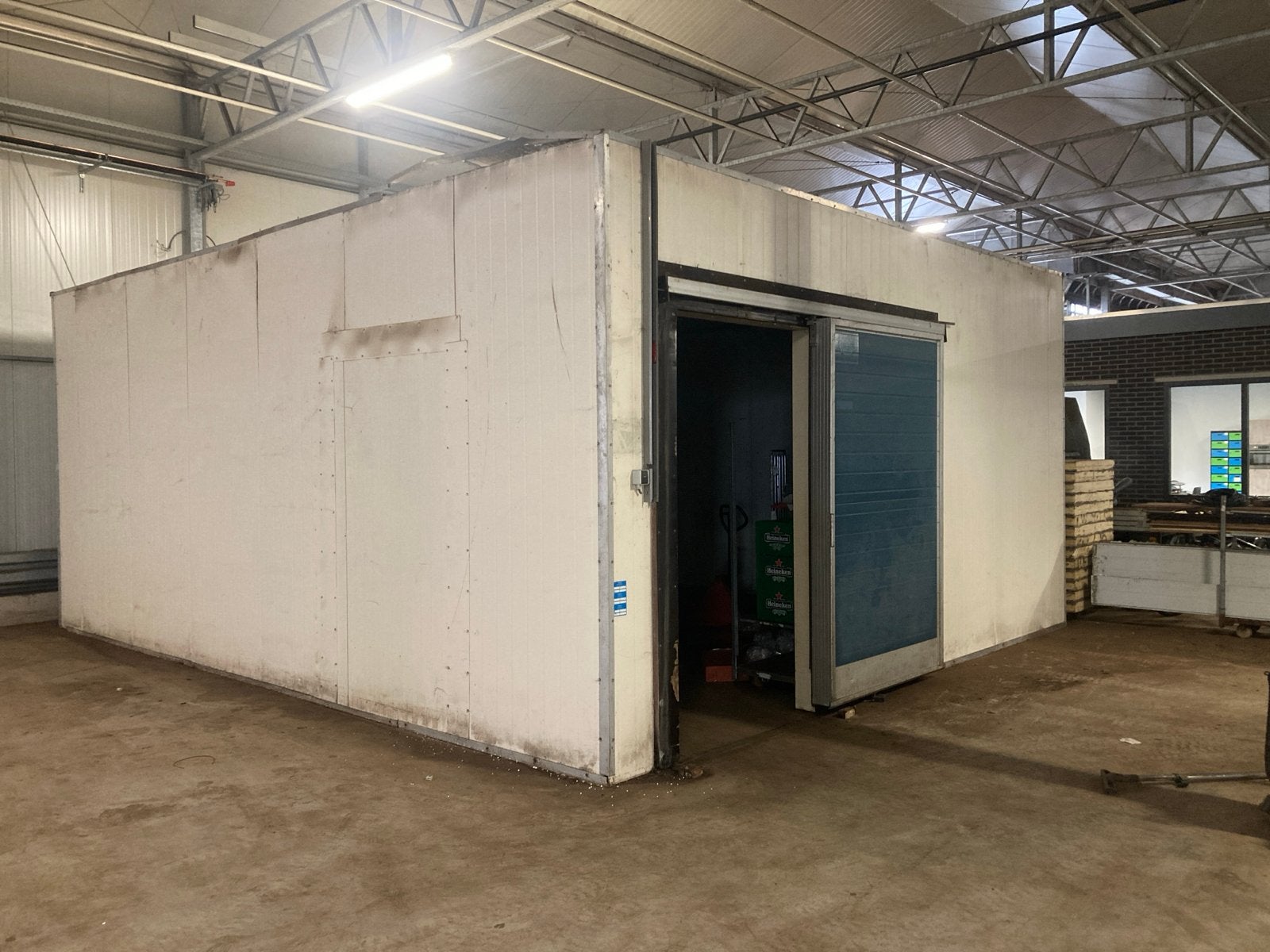 Koelcel met deur - 8x6x3 meter, Ophalen