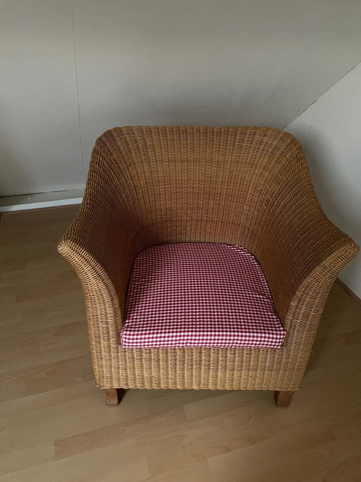 Mooie rotan fauteuil met ruiten kussen, Huis en Inrichting, Stoelen, Ophalen of Verzenden, Eén