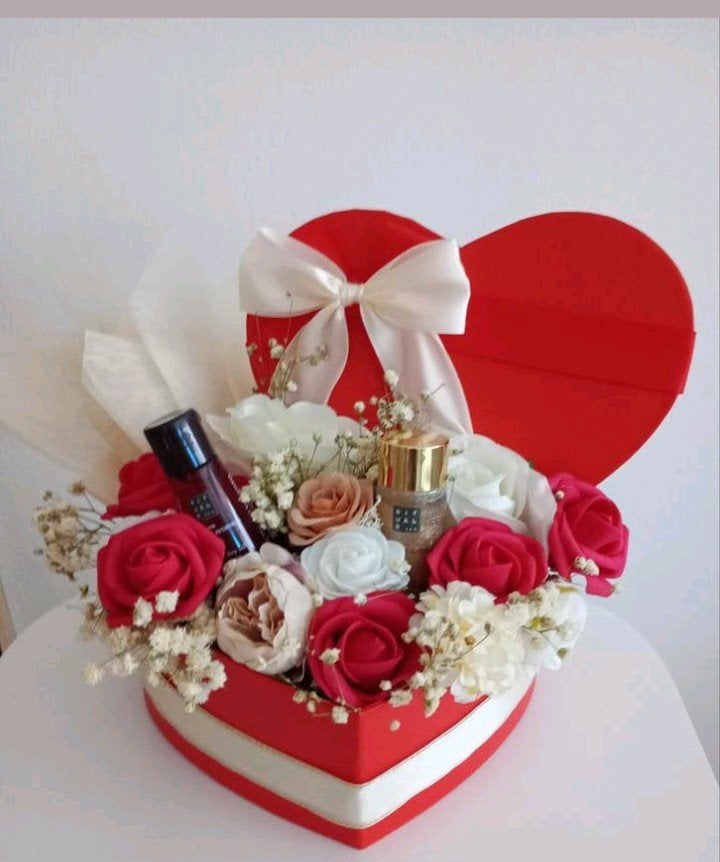Luxe Hartvormige Box met Rituals Producten & Bloemen, Ophalen of Verzenden, Nieuw