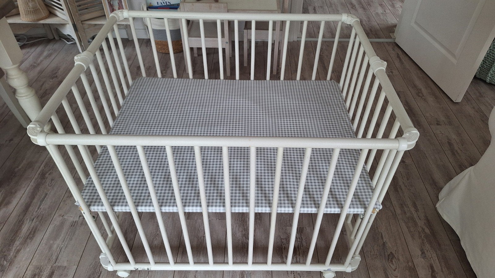 Witte opvouwbare box met wieltjes en boxkleed, Kinderen en Baby's, Boxen, Ophalen, Gebruikt, Rechthoekig, Wieltjes