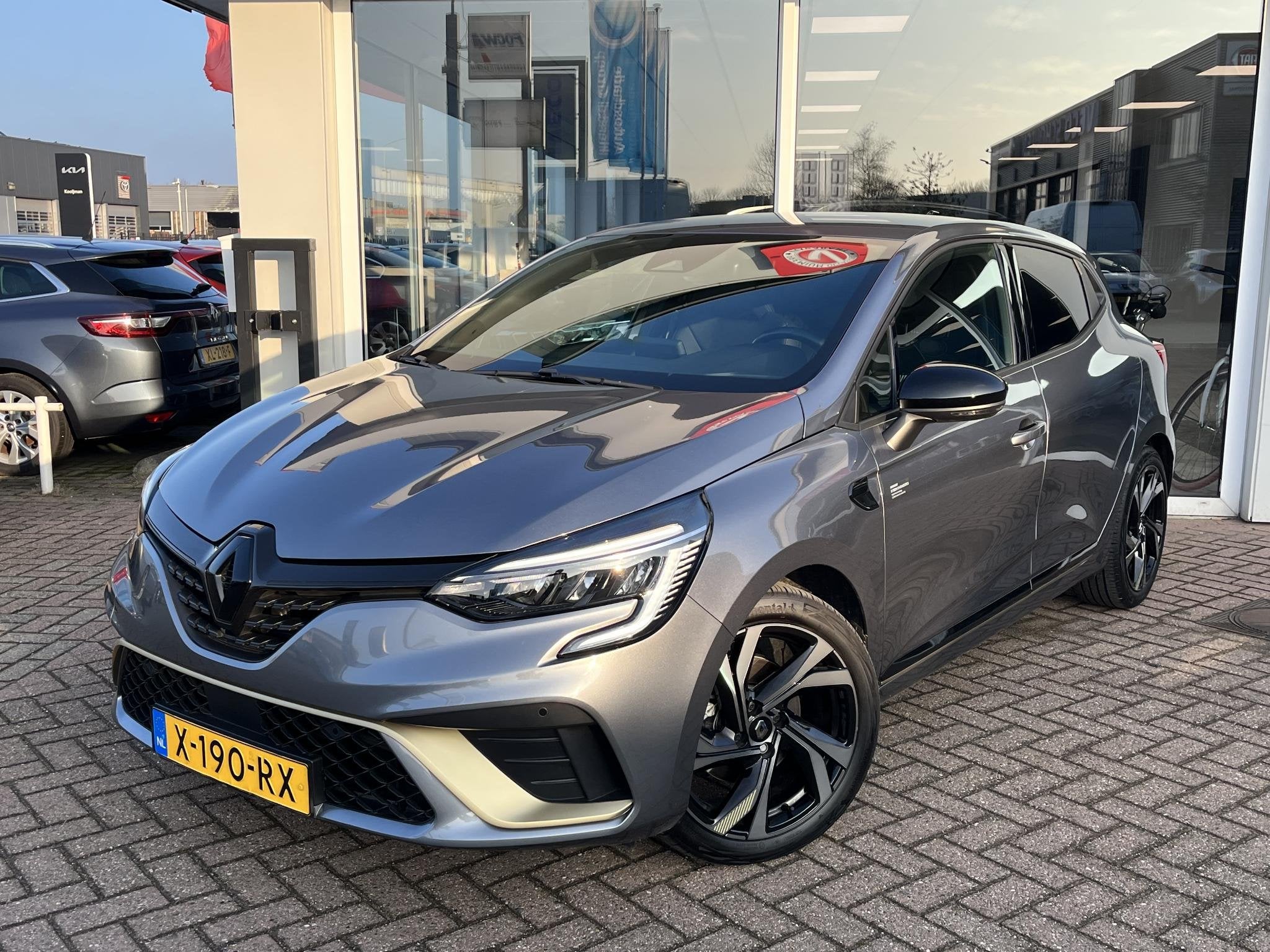 Renault Clio 1.6 E-Tech Hybrid 145 E-Tech Engineered Schitte, Gebruikt, Euro 6, Leder en Stof, 23 km/l