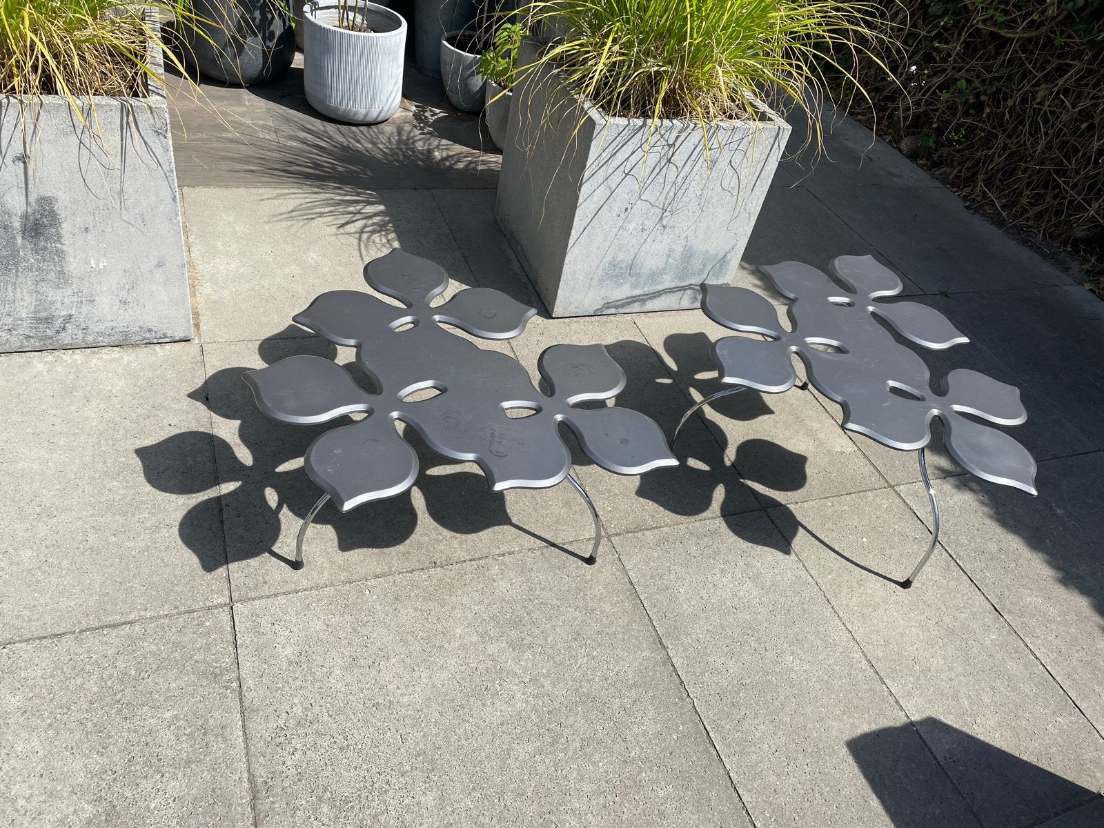 Set van twee Leolux Magnolia bijzet/salontafel, Huis en Inrichting, Tafels | Bijzettafels, Ophalen, Gebruikt, Leolux, 75 cm of meer