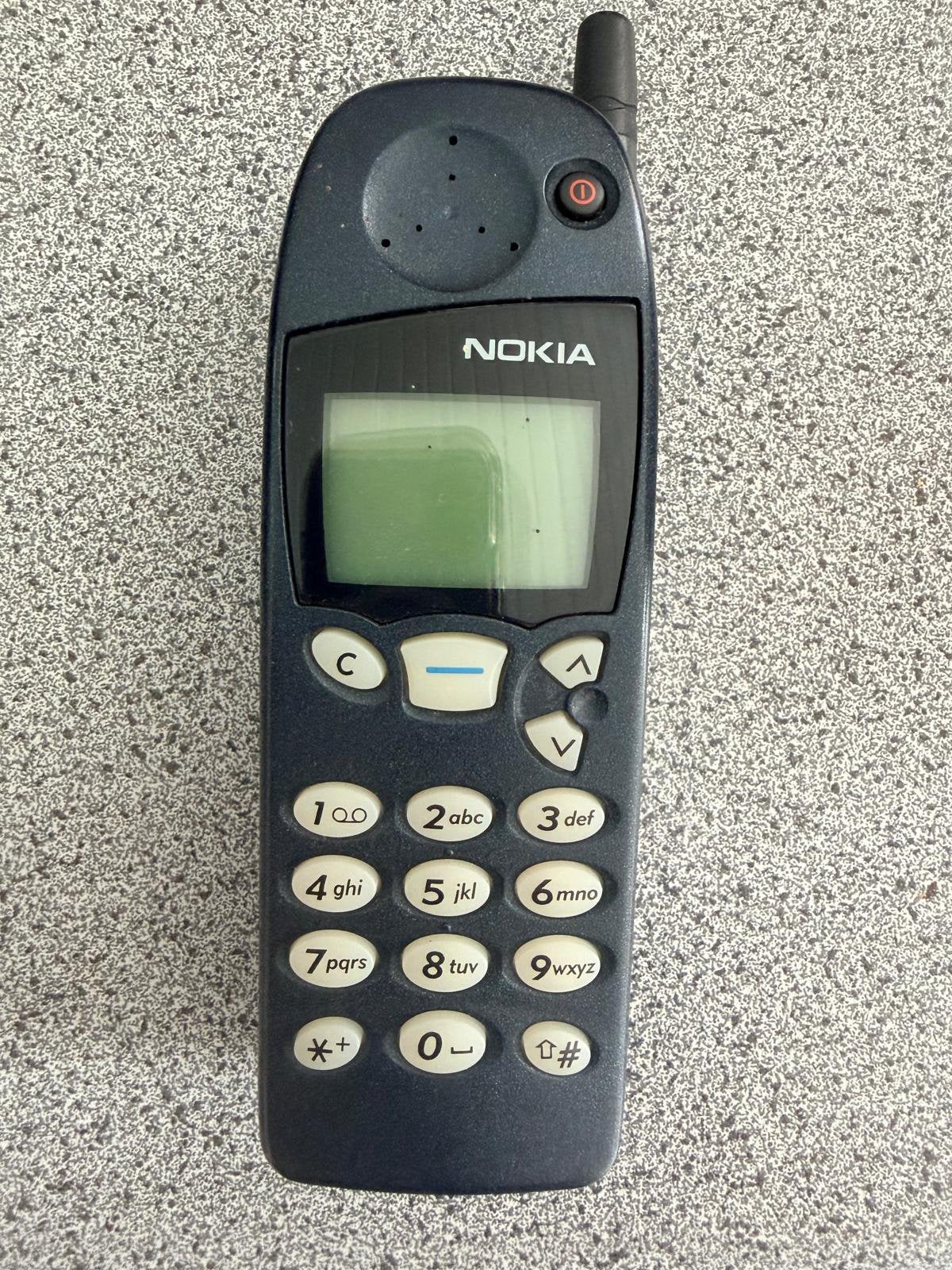 Nokia 5100, zonder oplader, zonder doos, voor verzamelaar, Gebruikt, Geen camera, Zwart, Fysiek toetsenbord