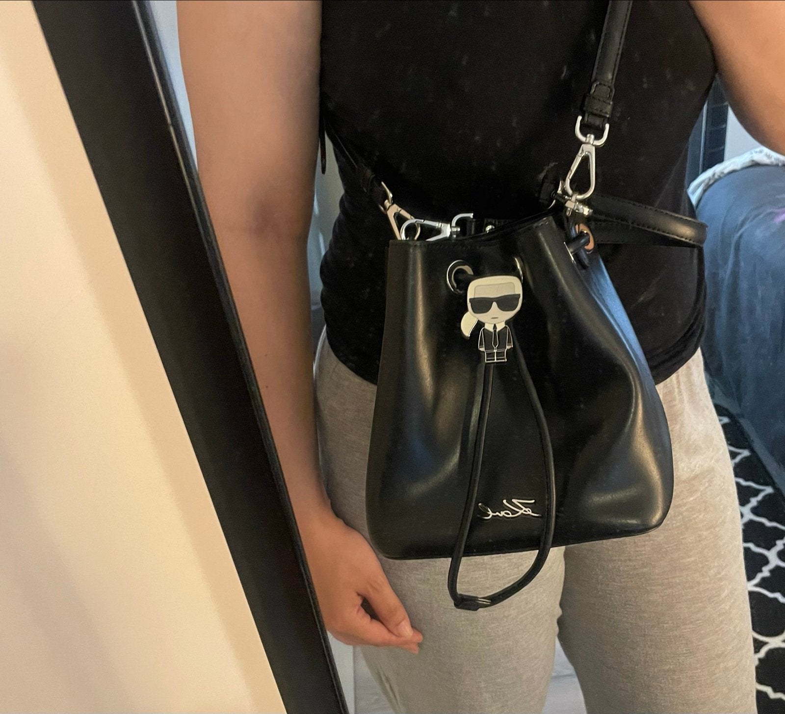 Karl Lagerfeld K/Ikonik Bucket Bag Zwart, Ophalen of Verzenden, Zo goed als nieuw, Zwart, Schoudertasje