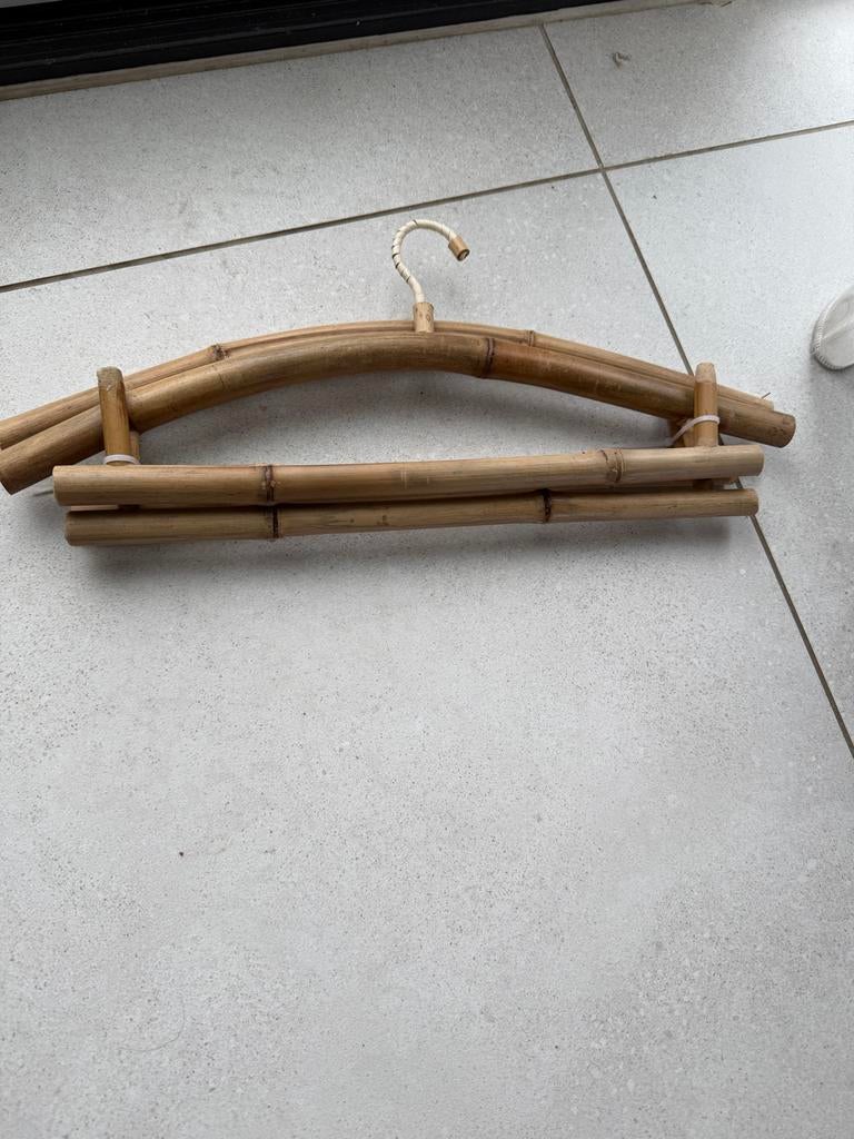 Bamboe kledinghanger - Duurzaam en stijlvol, Ophalen of Verzenden, Zo goed als nieuw, Hout, Volwassenen