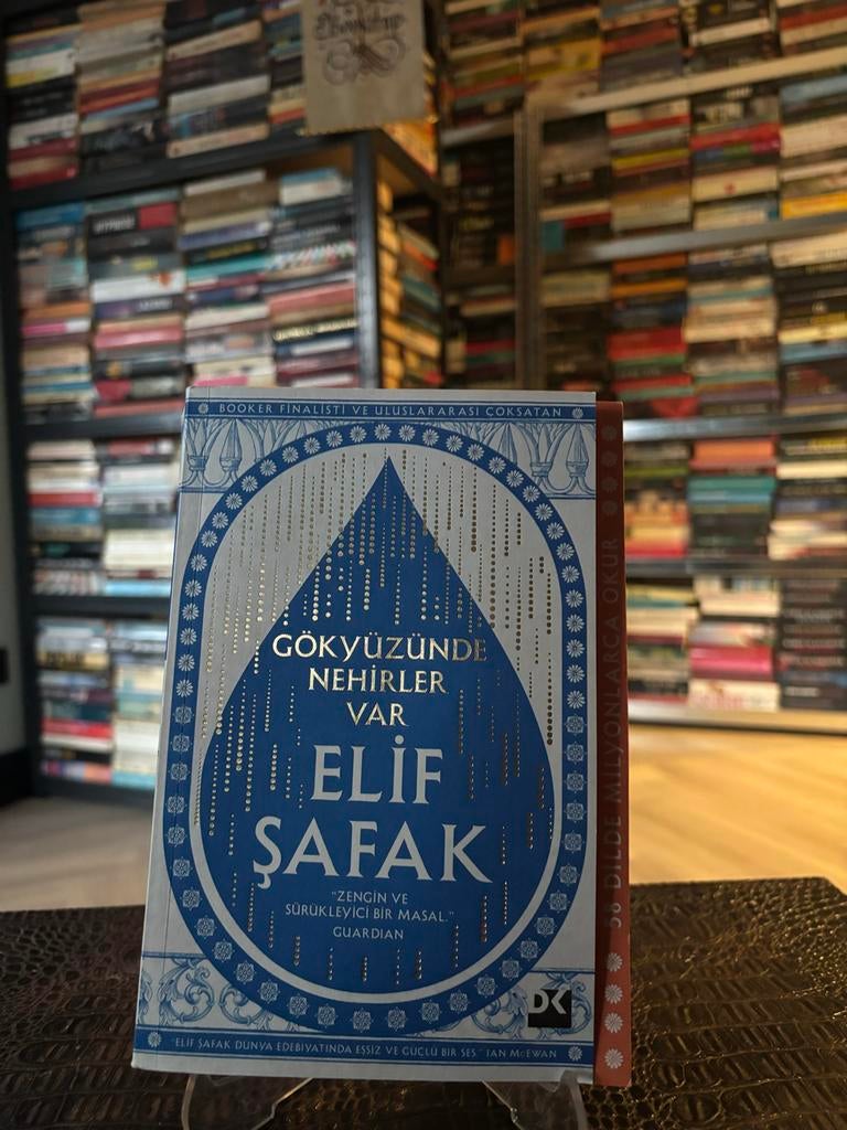 GÖKYÜZÜNDE NEHİRLER VAR - Elif Shafak (Turks), Ophalen of Verzenden, Zo goed als nieuw, Wereld overig