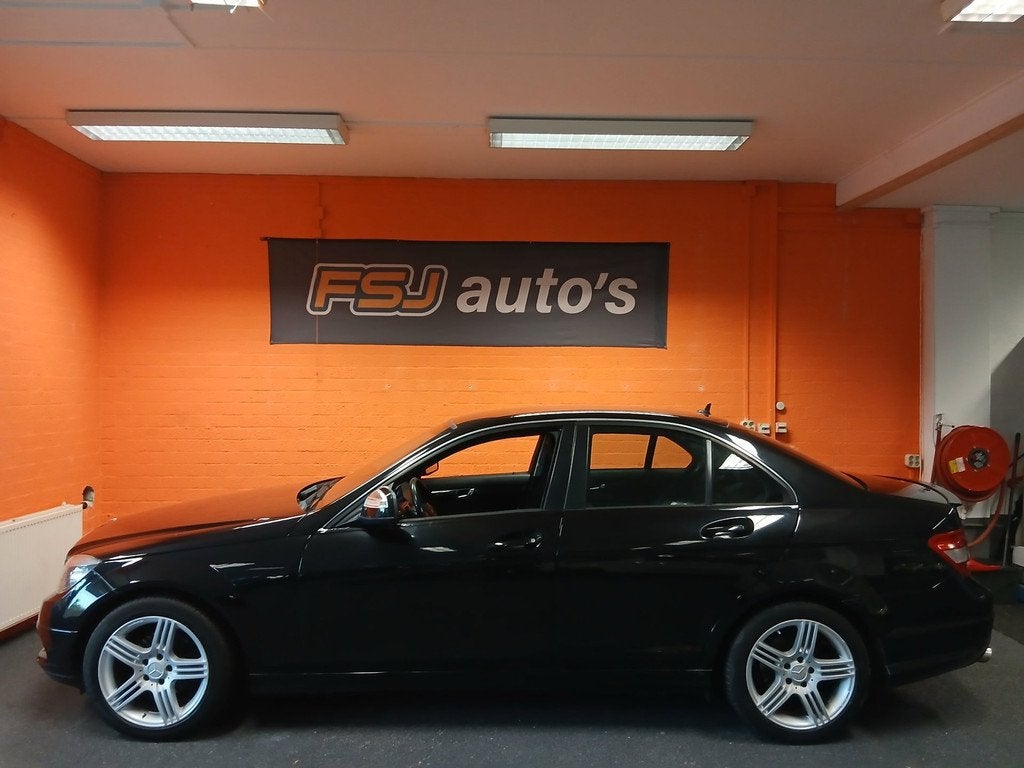 Mercedes-Benz C-klasse 180 K / AUTOMAAT / AIRCO / CRUISE!, Auto's, Zwart, 1796 cc, Zwart, Automatische klimaatregeling