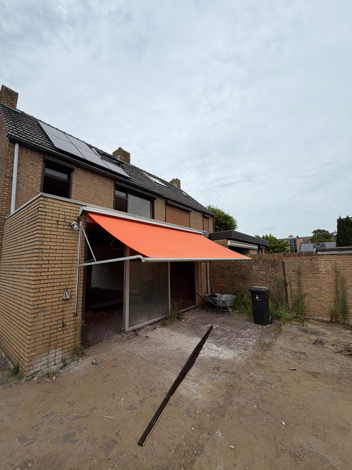 Gebruikt knikarmscherm, oranje, handbediend, Tuin en Terras, Zonneschermen, Gebruikt, 450 cm of meer, Ophalen of Verzenden, 150 tot 300 cm