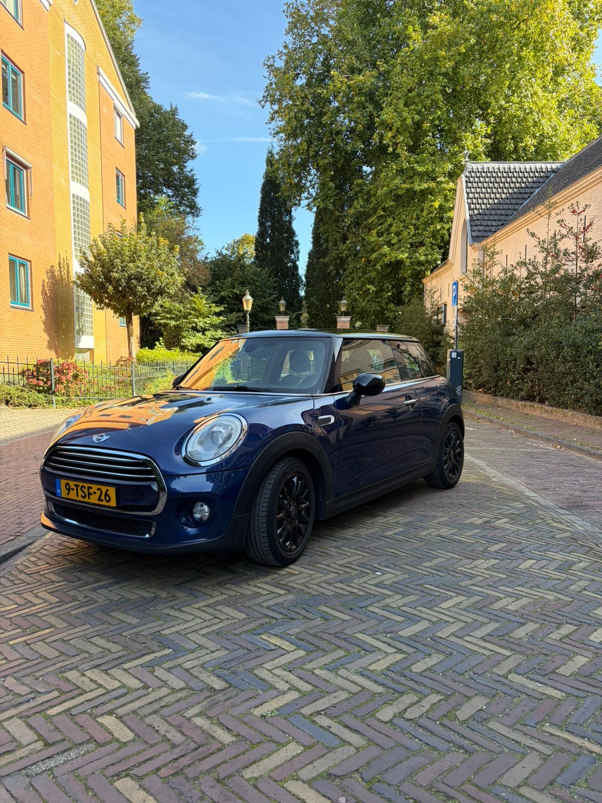 Mini Cooper 1.5 2014 136PK APK tot 24 sep 2027 Carplay Pano, Auto's, Voorwielaandrijving, Dealer onderhouden, 136 pk, Zwart