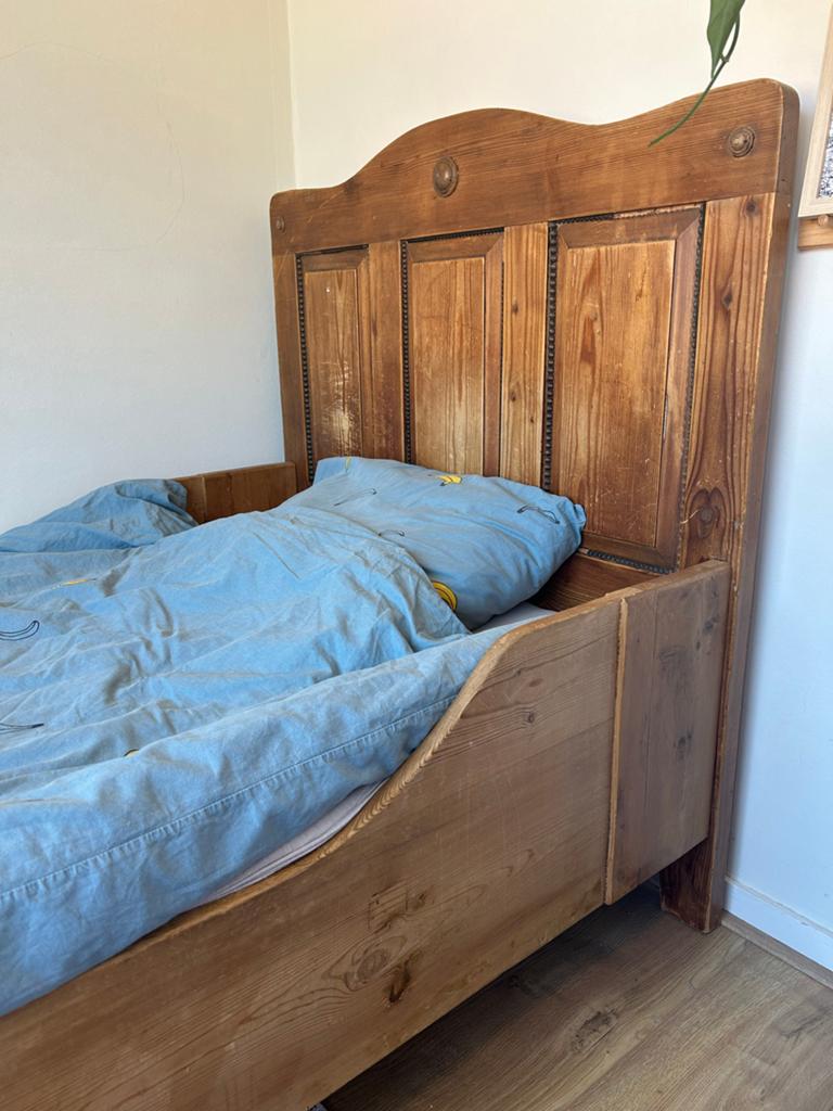 Gratis!! oud houten bed  - 100x200cm, Antiek en Kunst, Antiek | Meubels | Bedden, Ophalen
