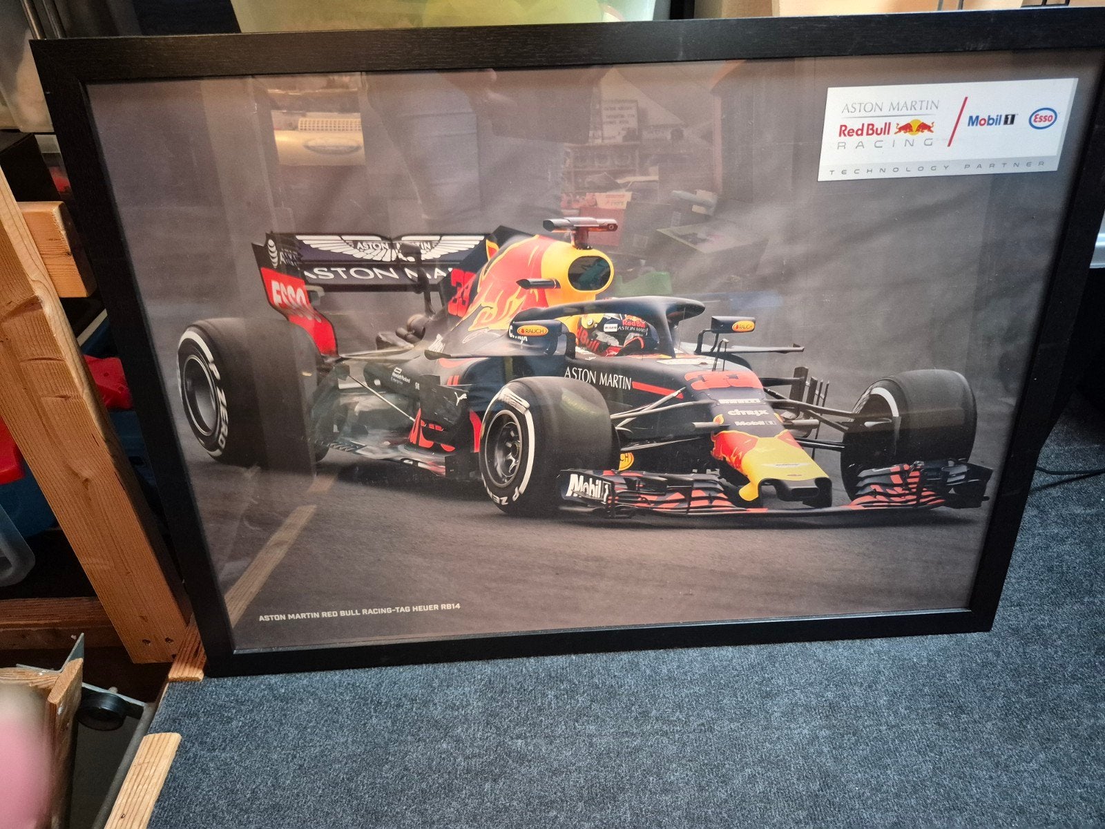 Grote poster formule 1 redbull racing met lijst 65 x 90, Ophalen, Formule 1