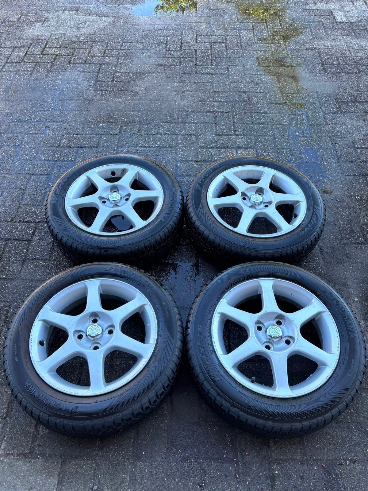 Toyota Yaris velgen+banden, Ophalen, 15 inch, Winterbanden, Banden en Velgen