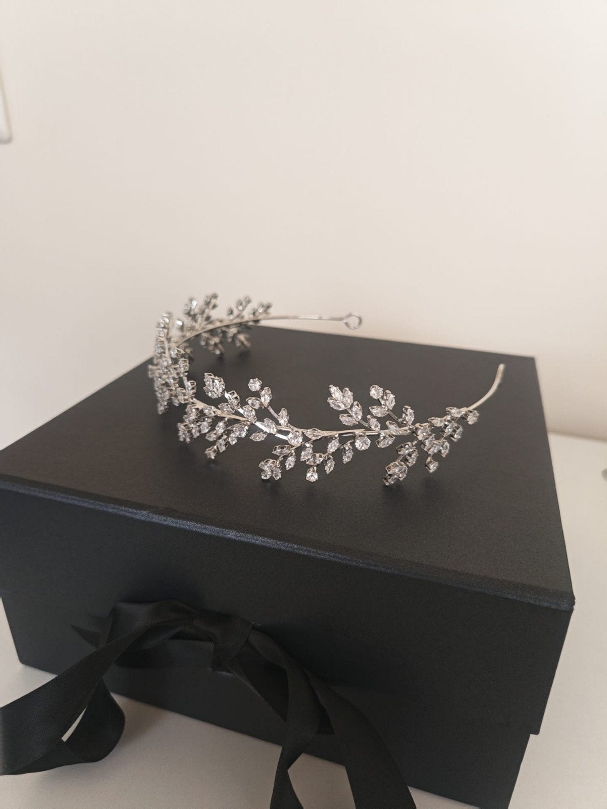 Bridal Tiara, Ophalen, Zo goed als nieuw