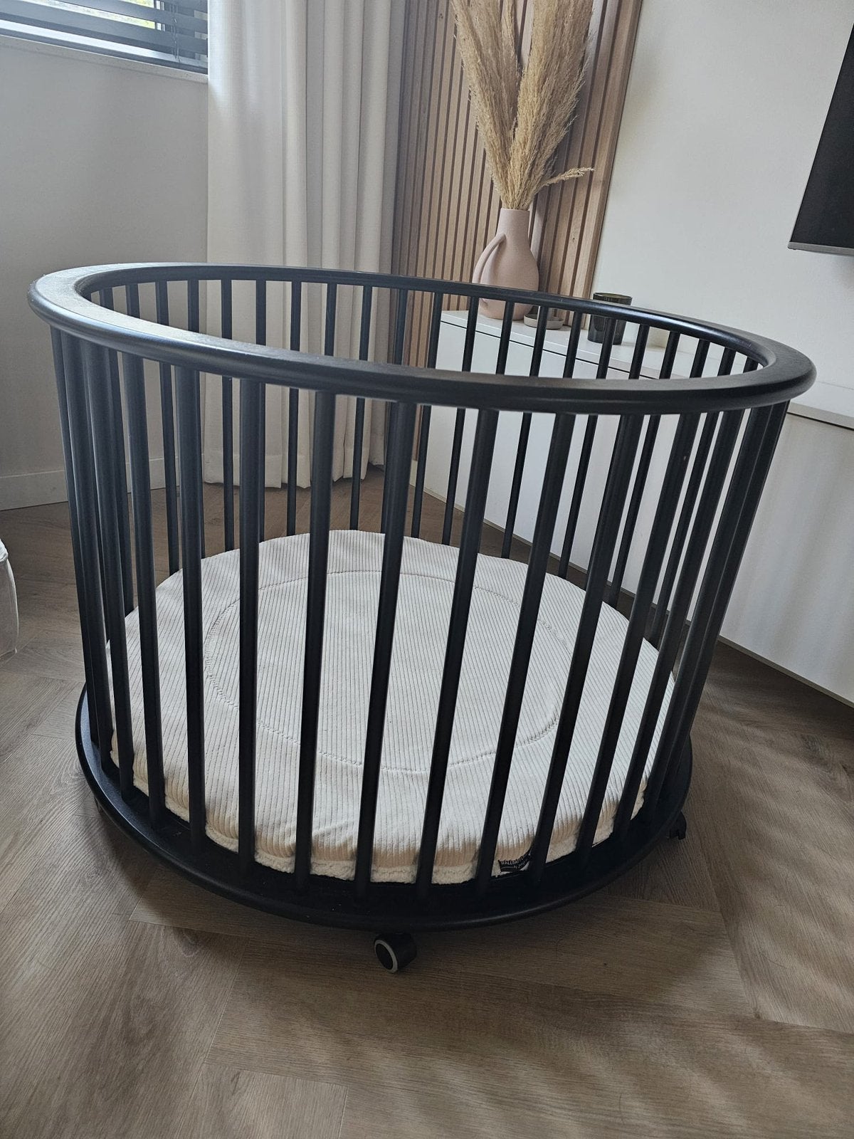 Zwarte ronde Bopita box met beige boxkleed, Ophalen, Zo goed als nieuw, Rond, Boxkleed