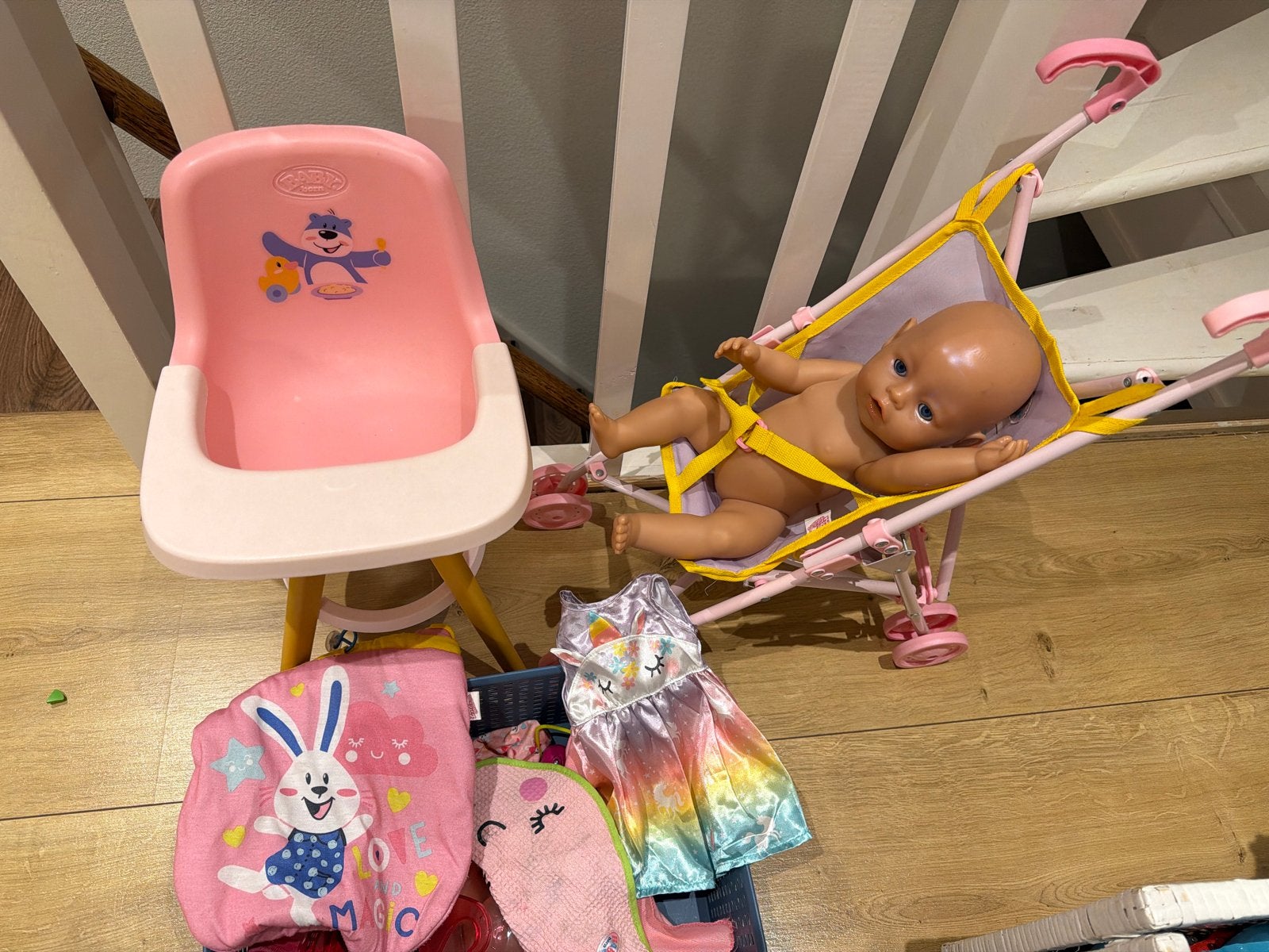 Baby Born pop met buggy, kinderstoel en kleding, Kinderen en Baby's, Ophalen, Gebruikt, Babypop