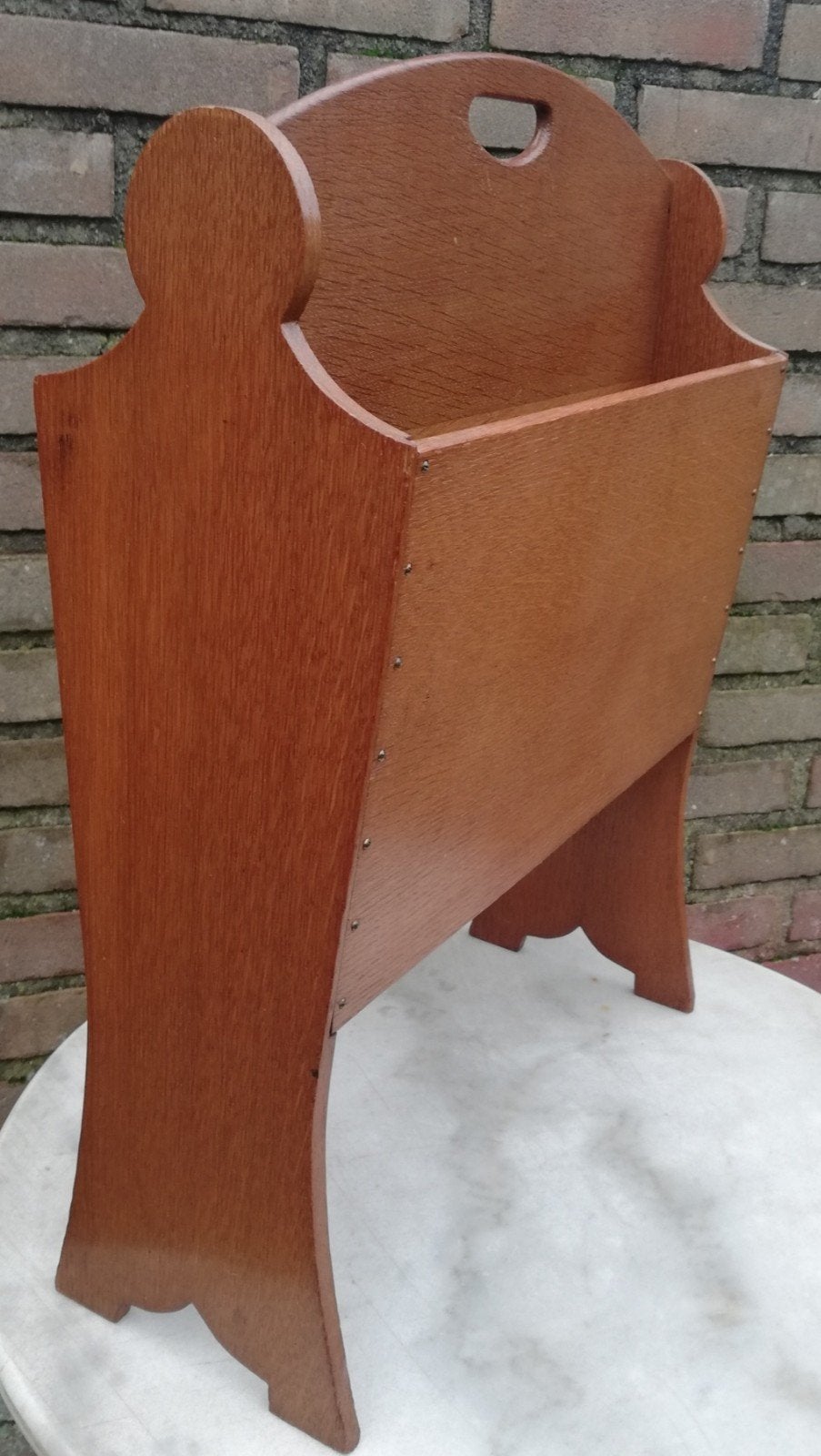 Krantenbak. Eiken. Scand. design. Ca '50. 42/56/17 cm., Meerdere vakken, Lectuurbak, Ophalen of Verzenden, Zo goed als nieuw