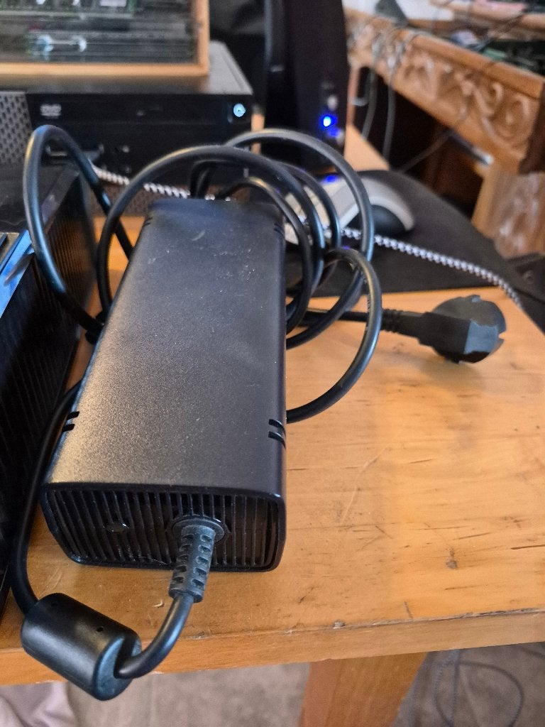 XBOX360 MET 10 GAMES ZONDER CONTROLLER, Refurbished, Ophalen of Verzenden, Zonder controller, 250 GB