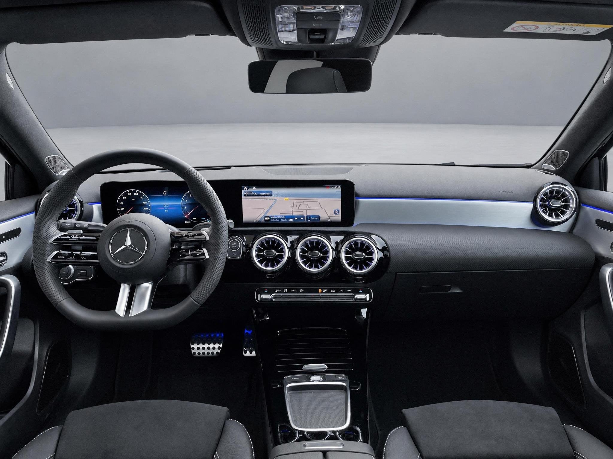 Mercedes-Benz A 180 Business Solution AMG | AMG Plus Pakket, 136 pk, 4 cilinders, Zwart, Origineel Nederlands