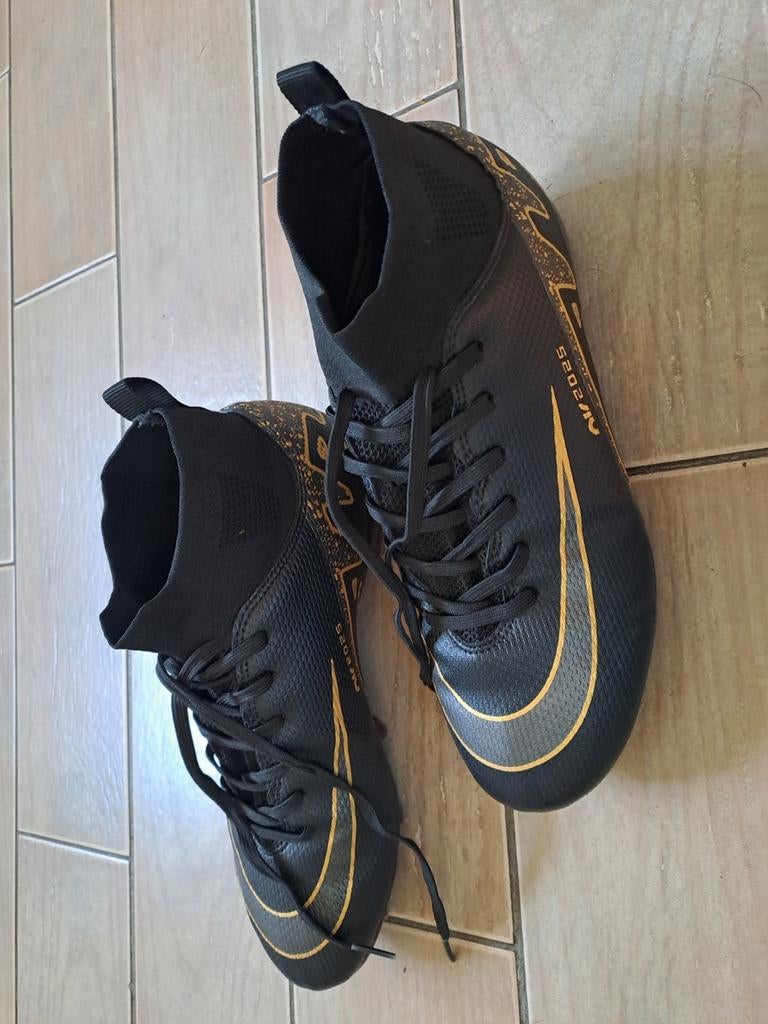 Nike Voetbalschoenen Maat 41 - Zo goed als nieuw, Sport en Fitness, Voetbal, Maat XS of kleiner, Ophalen of Verzenden, Zo goed als nieuw