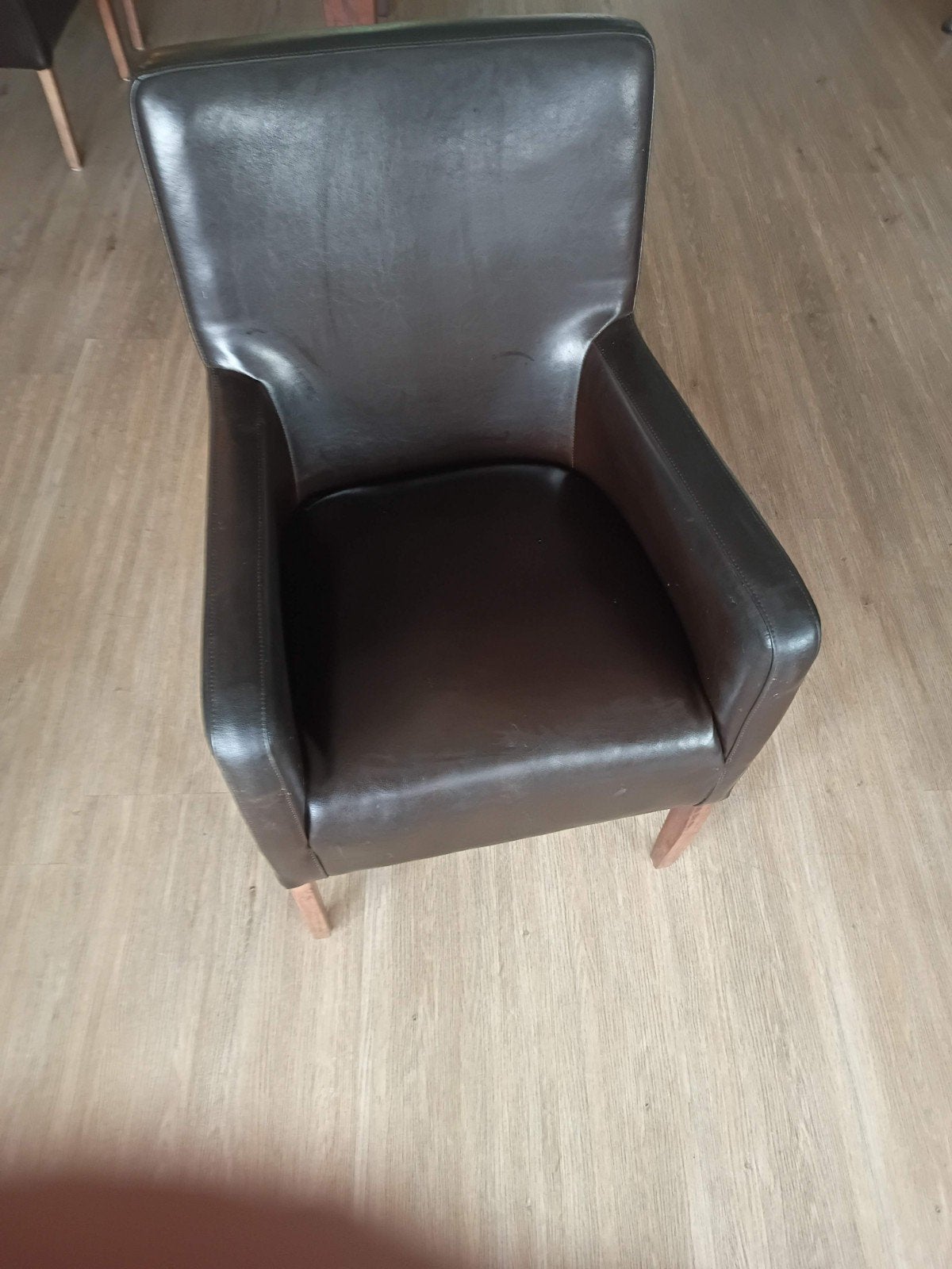 eetkamer stoelen donker bruin leer, Huis en Inrichting, Stoelen, Bruin, Klassiek, Ophalen of Verzenden, Zo goed als nieuw