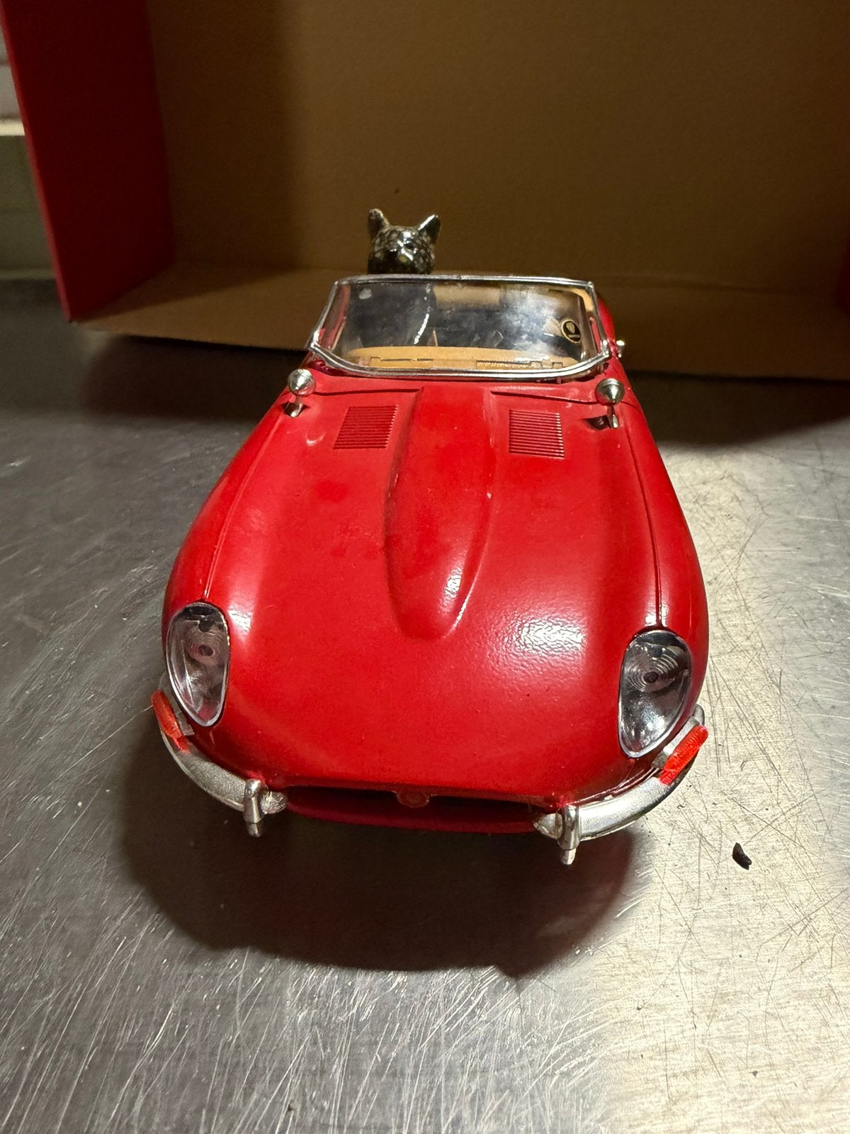 Jaguar E type met 2 katten ( keramiek ), Ophalen, Zo goed als nieuw, Auto
