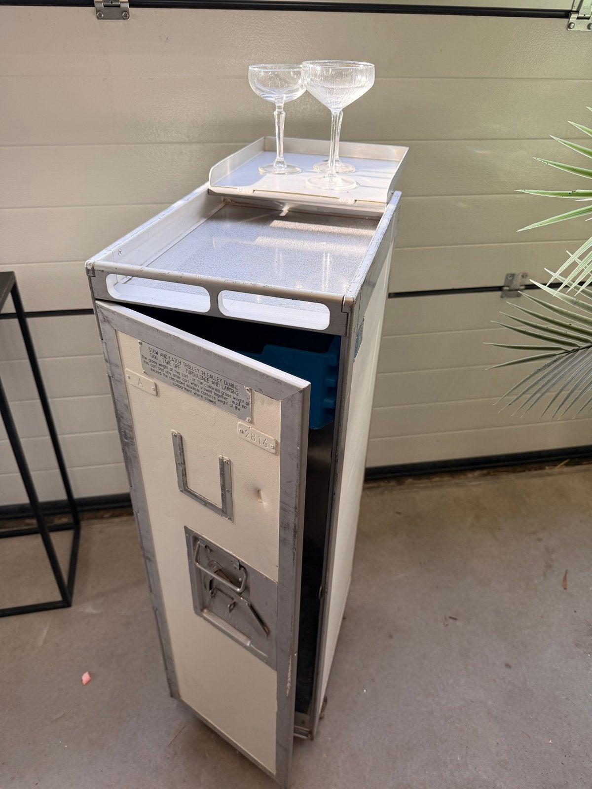 Originele vliegtuig trolley - Uniek design item! MartinAir, Ophalen, Gebruikt