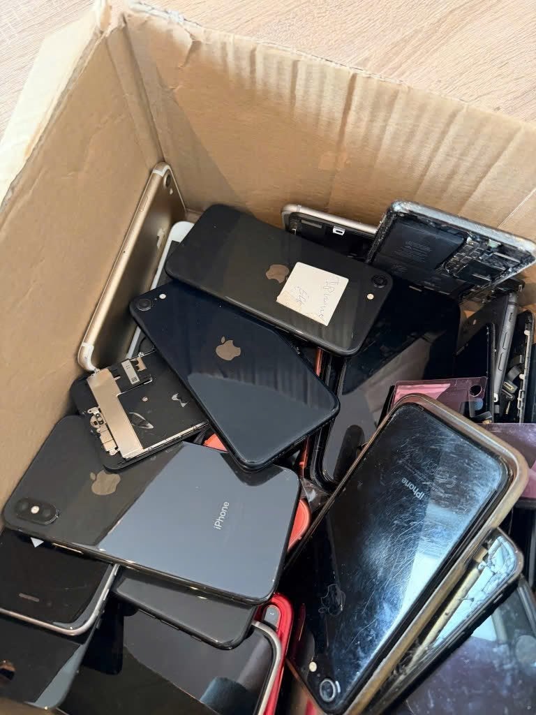 Gezocht iphones met icloud, Telecommunicatie, Mobiele telefoons | Apple iPhone, Ophalen of Verzenden, Zo goed als nieuw, Zwart