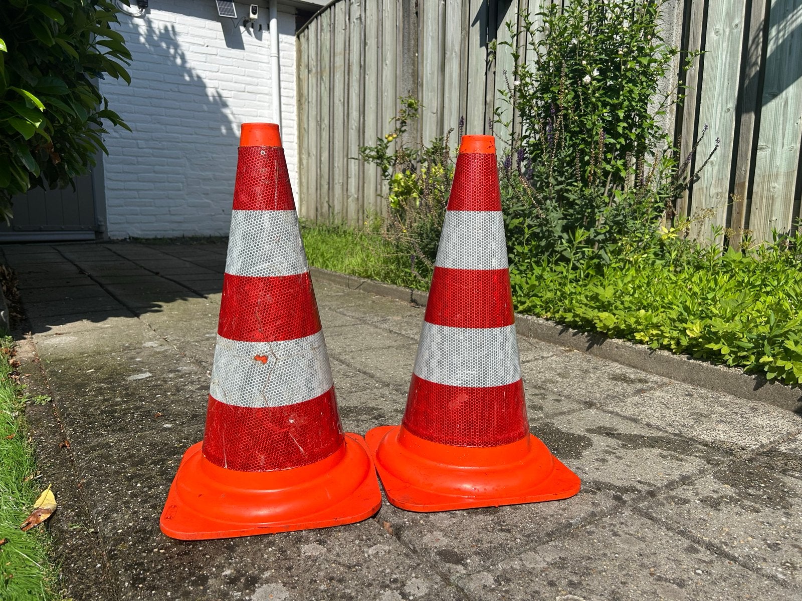 2 Gebruikte verkeerskegels / pionnen, Ophalen, Gebruikt