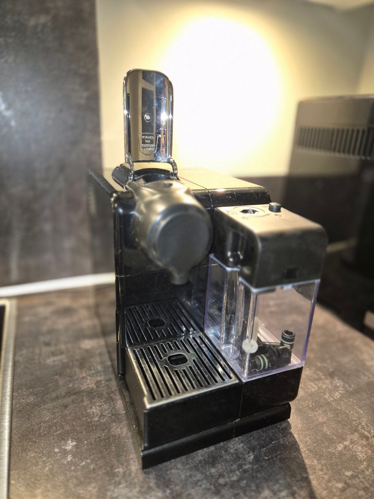 De'Longhi Nespresso Lattissima Touch (Zwart), Ophalen, Gebruikt, Koffiemachine, 4 tot 10 kopjes