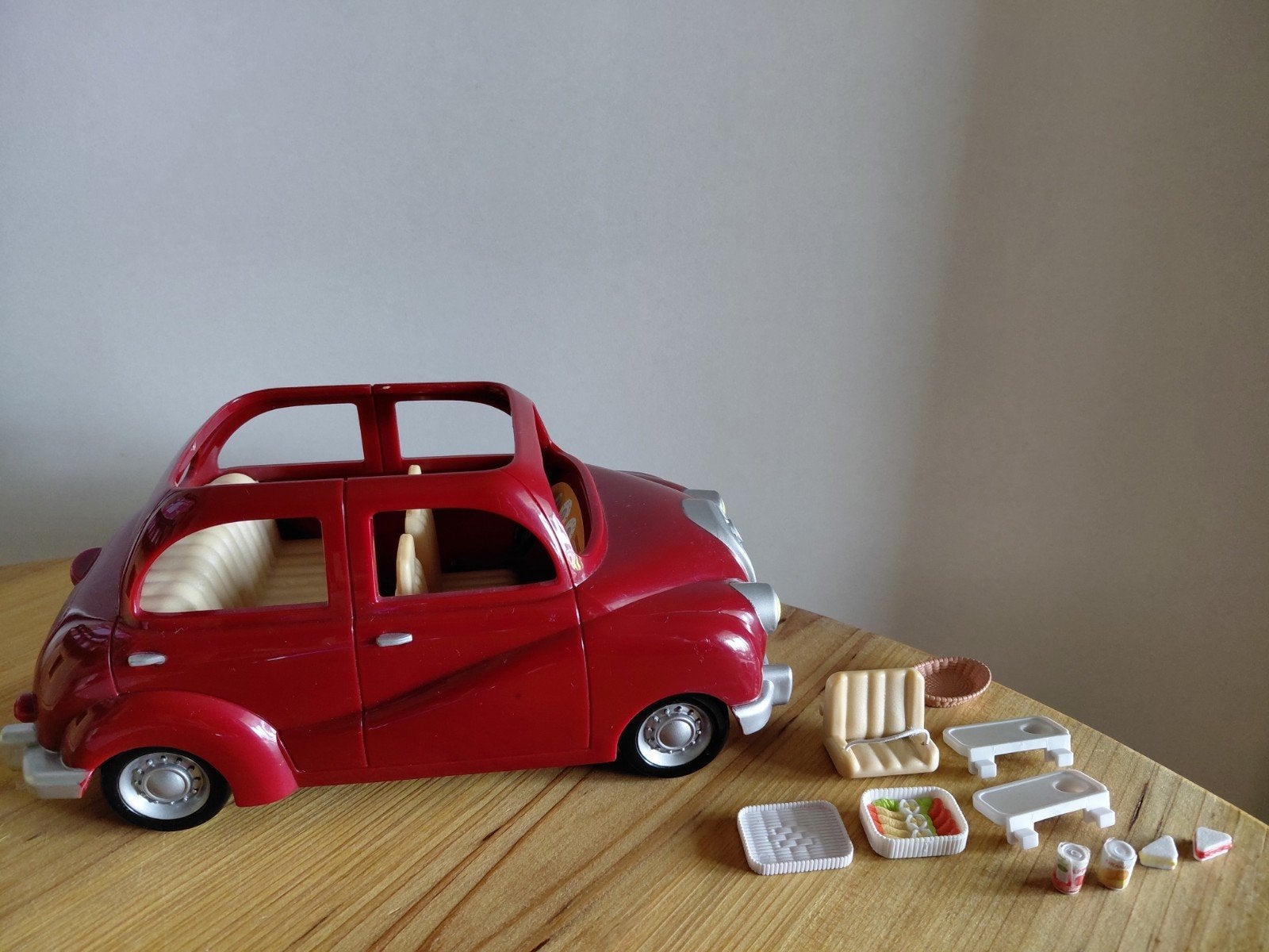 Sylvanian families rode picknickauto/salooncar, Kinderen en Baby's, Speelgoed | Poppenhuizen, Ophalen of Verzenden, Gebruikt