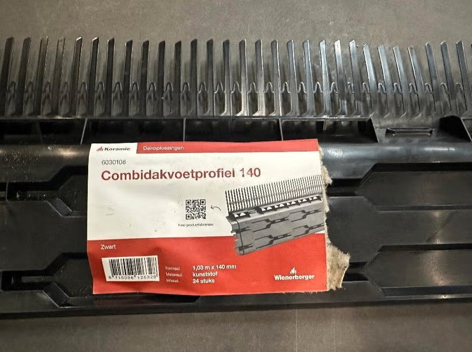Aanbieding: 24x dakvoetprofiel 140 €60,00 in één koop, Doe-het-zelf en Verbouw, Ophalen, Kunststof, Zwart, Overige typen