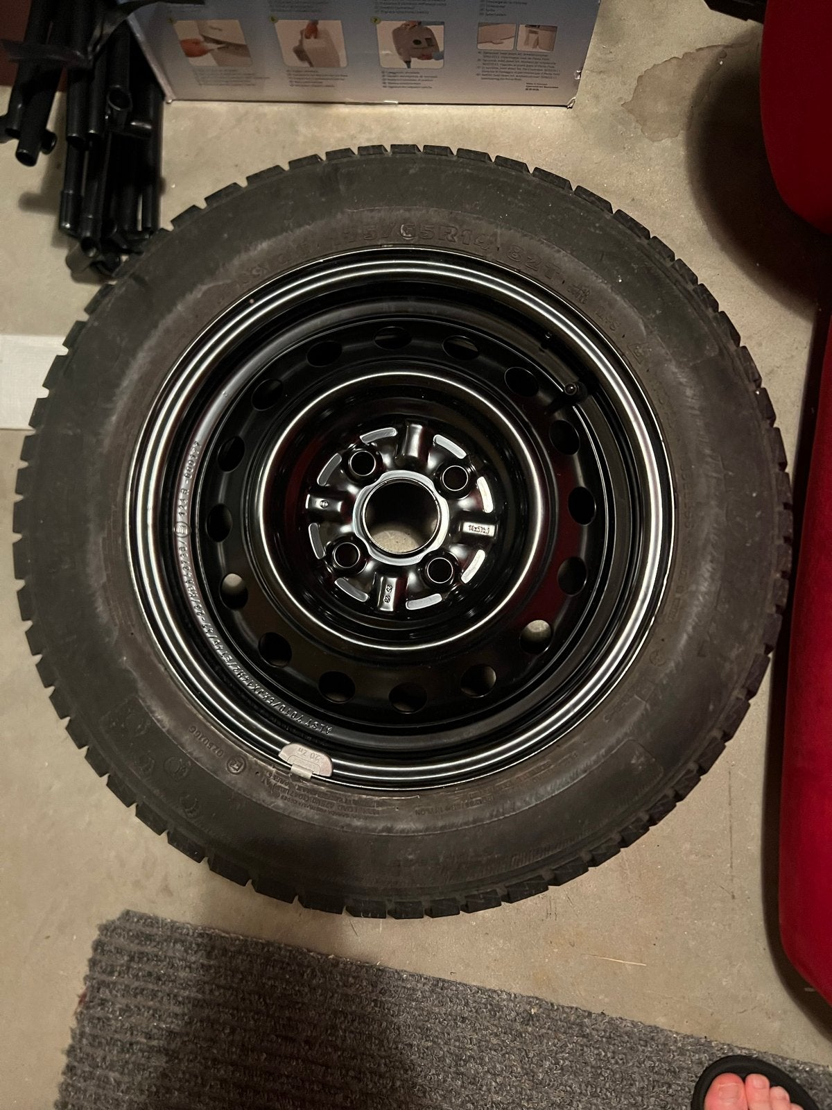 Allseasonband op nieuwe stalen velg 185/65 R14 4x100, Ophalen, 14 inch, Gebruikt, Banden en Velgen