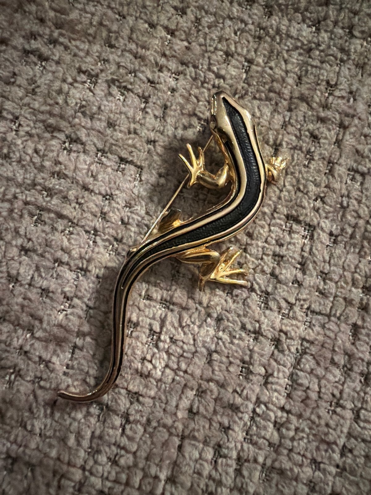 Vintage Goudkleurige Hagedis Broche met Zwart Emaille, Overige materialen, Ophalen of Verzenden, Zo goed als nieuw, Goud