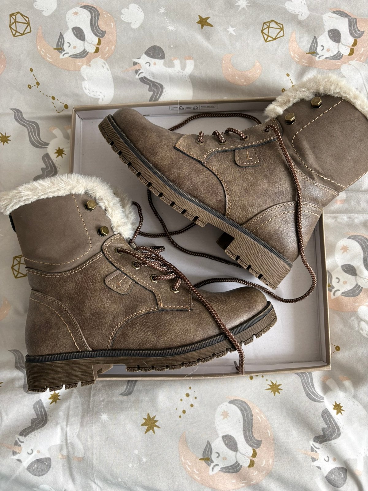 Maat 5.  Goede hoge schoenen . Lekker warm. Boots, Ophalen of Verzenden, Zo goed als nieuw, Wandelschoenen