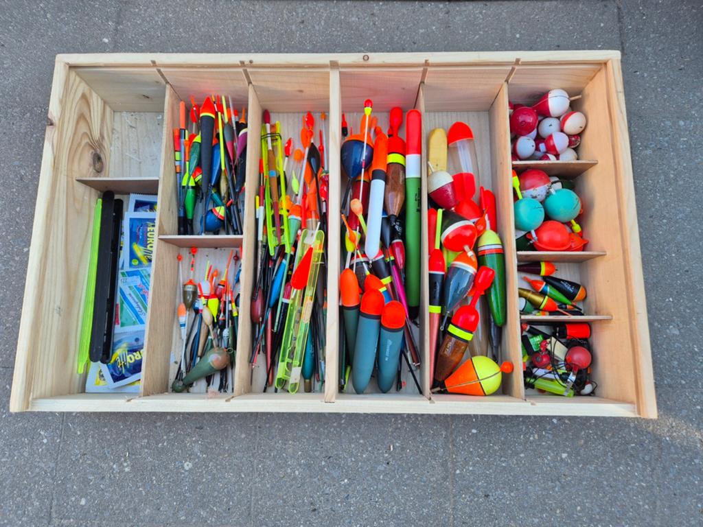 Houten Dobberdoos met meer dan 160 Diverse Dobbers, Watersport en Boten, Ophalen of Verzenden