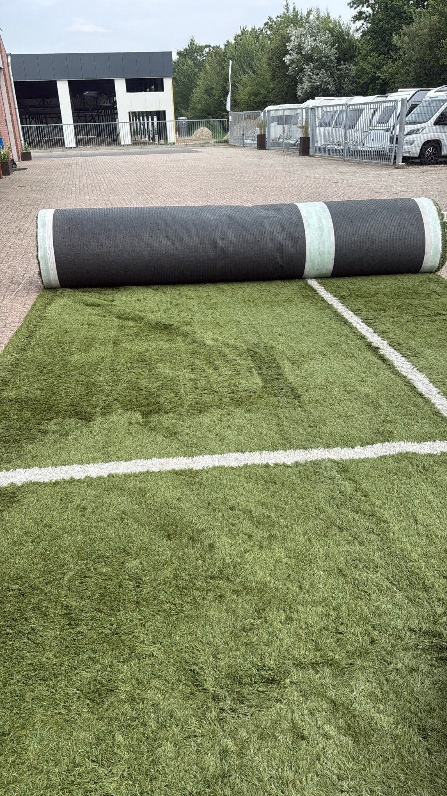 Opruiming! gebruikt kunstgras +-500 m2. €2 per m2