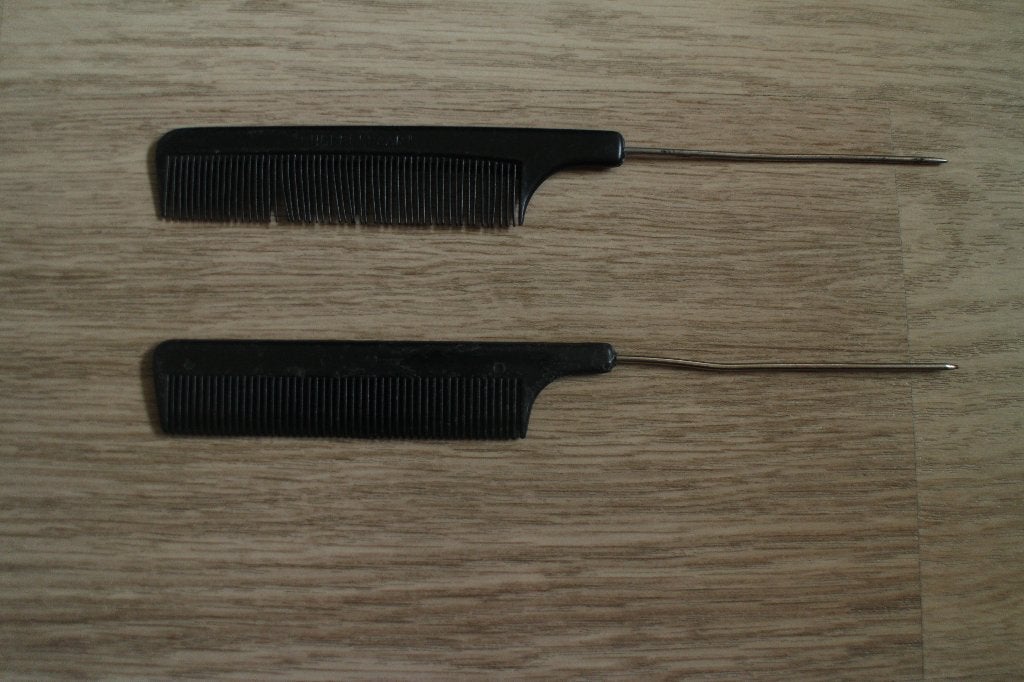 2x Dezelfde ZWARTE/METALEN KAMMEN, Sieraden, Tassen en Uiterlijk, Uiterlijk | Haarverzorging, Ophalen of Verzenden, Zo goed als nieuw
